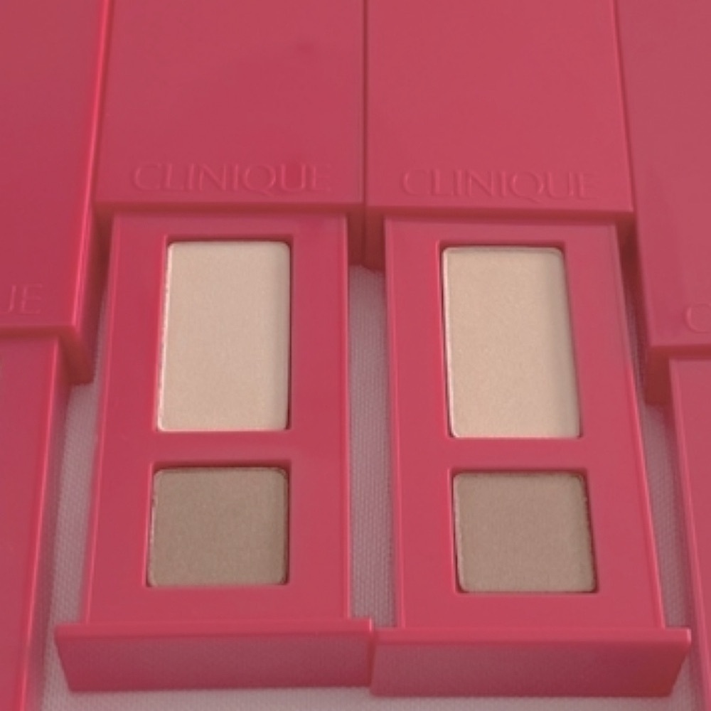 Clinique Cosmetic Case + 2 Eyeshadow sets in Ivory Bisque, Bronze Satin, Duo Sz
